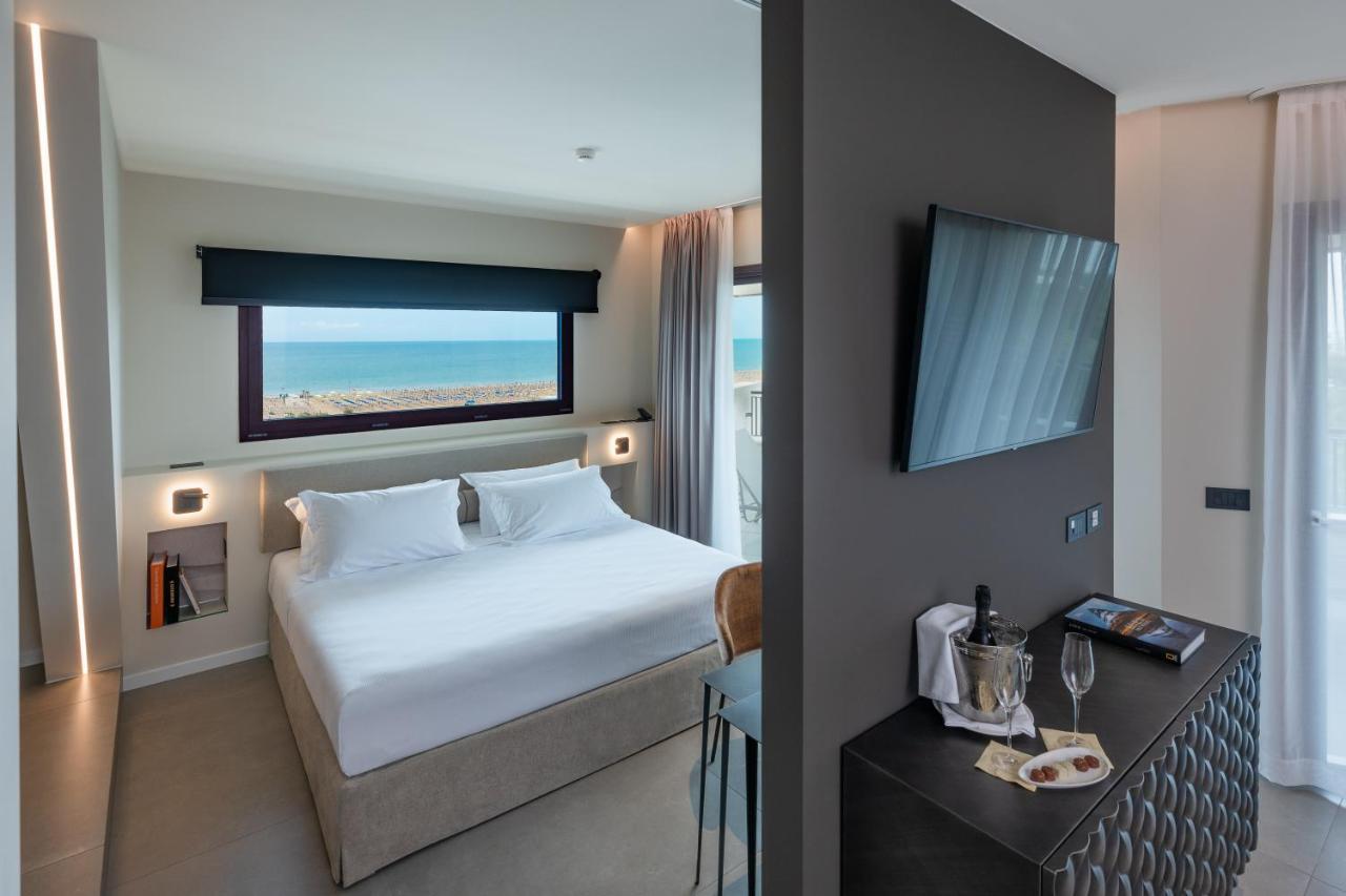 Suite with Sea View,1422827943:JPEG